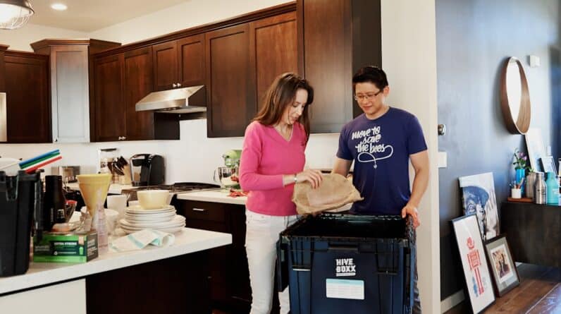 Photo Unpacking boxes