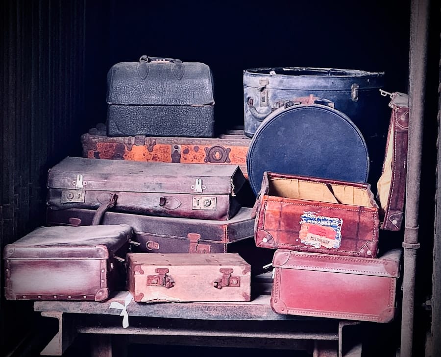 What Recommendations Do Long-distance Movers Typically Provide for Clients Who Have Sensitive or Confidential Documents and Items That Require Secure Transportation During the Move? 1 abcdhe 14