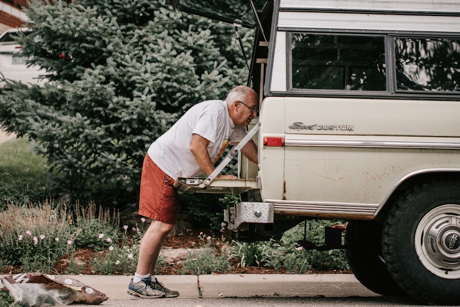 Photo Senior Moving Help